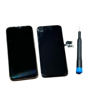 画面上部が割れたiPhoneX パネル交換