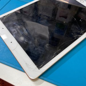 iPad 7 落下破損 パネル交換修理| 茨城県取手市片町| パネル交換も電話予約で即日お渡しの修理対応しております‼︎