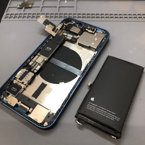 iPhone 13 ◎バッテリー交換(地域最安値)／リカバリーモード 復元 ◎埼玉県飯能市飯能からのお客様
