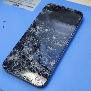 【iPhone12ProMax 液晶交換】これだけの状態でも30分で直します!!ご予約なしでも対応可能｜高崎市下佐野町