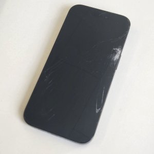 【iPhone13 フロントパネル交換】画面が割れてしまってもご安心下さい。当店は店内で即時修理をしております!! | 根室市