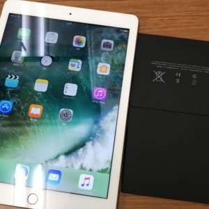 iPad7落下亀裂 バッテリー交換 12,800円| つくばみらい市西ノ台| iPad修理もご予約で即日対応します!