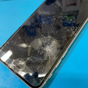 iPhone11 パネル交換修理| 柏市酒井根| お急ぎの方も即日30分で対応致します！
