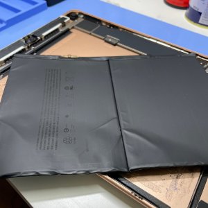 iPad8 パネルとバッテリー同時交換| 取手市藤代南| iPadの修理もご予約で即日対応致します！