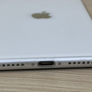 iPhone SE2 ライトニング清掃