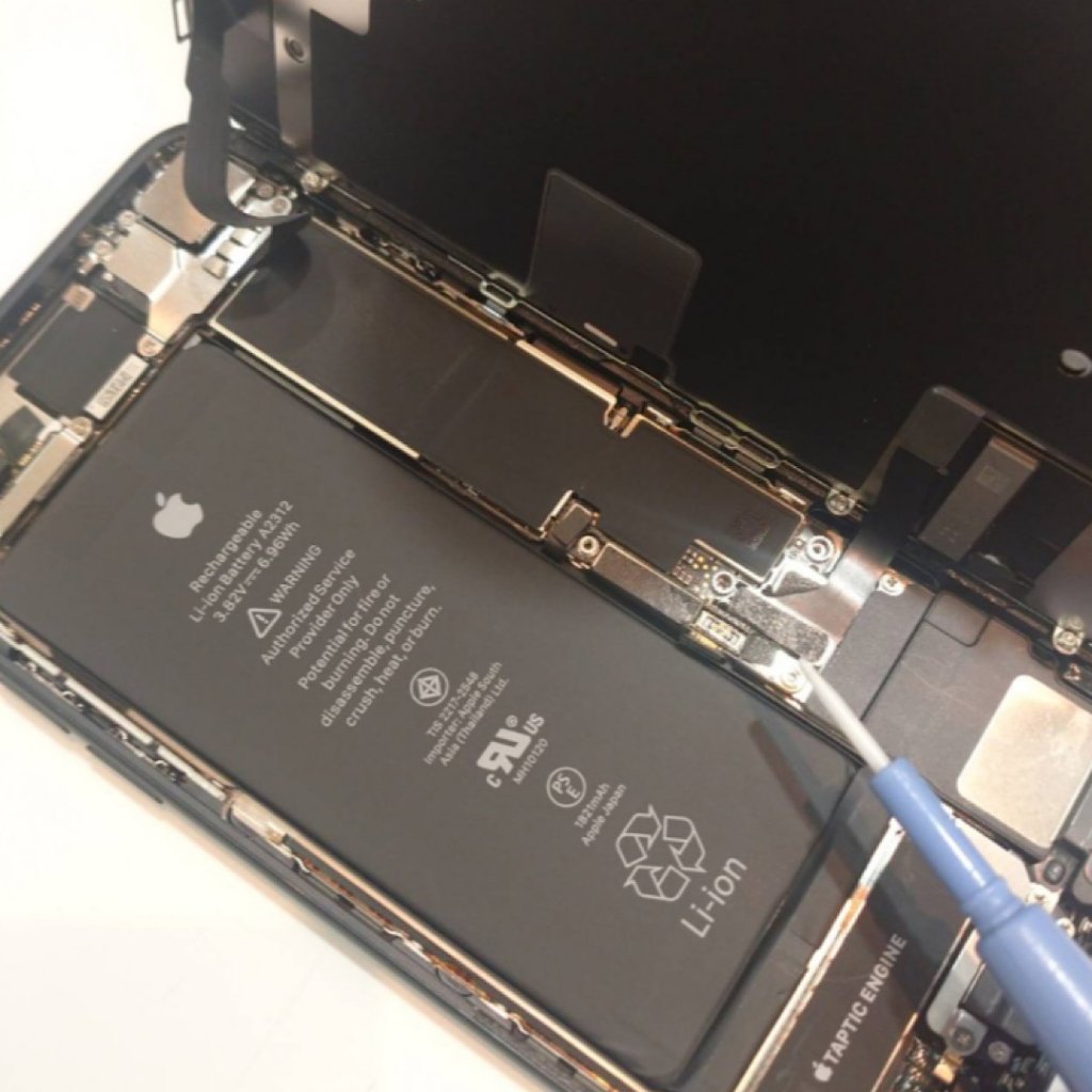 iPhoneSE2バッテリー交換| 狭山市祇園| お買い物中に修理終わります!