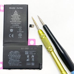 iPhoneXSmax バッテリー交換 バッテリーの膨張　最大容量72%