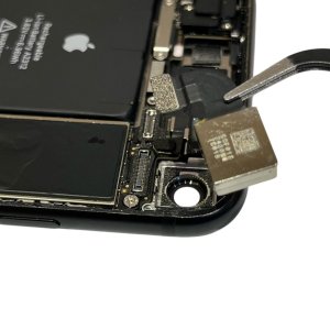 iPhoneSE2 【アイフォンSE2】 アウトカメラ修理