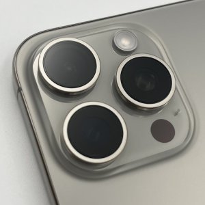 【iPhone15ProMax アウトカメラレンズ修理】レンズが割れたまま放置しているとカメラ本体に不具合が起きます!!|前橋市小相木町