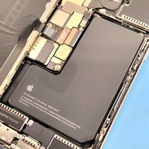【iPhone15Pro バッテリー交換】最短15分でバッテリー交換できます!!気軽にお越しください!!｜前橋市敷島町
