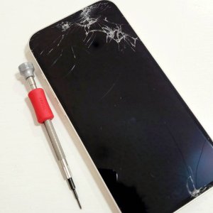 iPhone13 フロントパネル交換