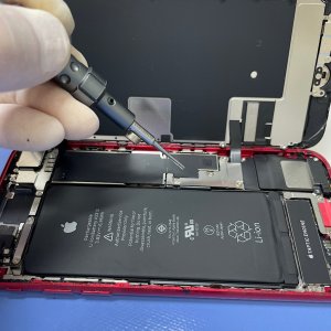 iPhoneSE2 最大容量70% バッテリー交換| 龍ケ崎市川原代町| 電池交換も、即日修理致します！