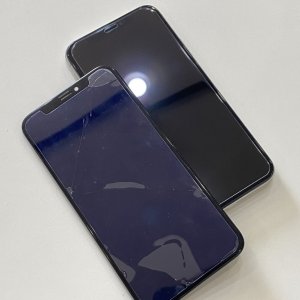 iPhone11Pro フロントパネル交換＆強化ガラスフィルム貼り付け