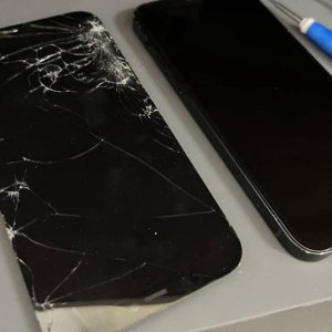 iPhone12 液晶交換 | 狭山市鵜の木