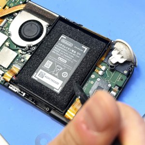 【Nintendo Switch Lite バッテリー交換】ニンテンドースイッチライトのバッテリー交換はiPhone修理SHOP前橋店へお任せください!!｜伊勢崎市今泉町