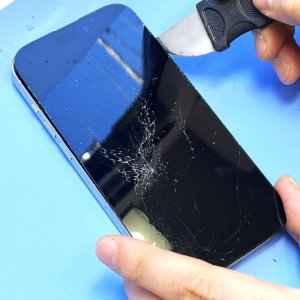 【iPhone14Pro フロントパネル修理 】割れたフロントパネルは即日20分で修理致します!!｜伊勢崎市乾町