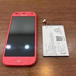 docomoらくらくスマホ F42A修理 バッテリー交換|川口市芝富士