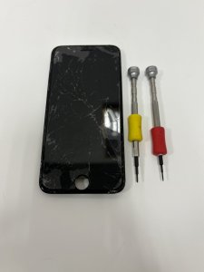 iPhoneSE3 画面割れ交換修理