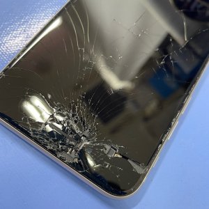 iPhoneSE3  インカメラ交換| 龍ケ崎市城ノ内| カメラ交換もご予約で即日対応しております！