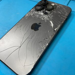 iPhone 14pro 背面ガラス交換｜龍ケ崎市高須町| 背面交換もご予約で即日お渡し対応しております！