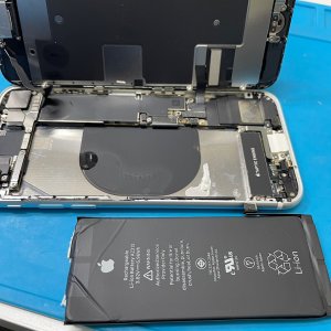 iPhone8  バッテリー交換修理| 取手市東| バッテリー交換も即日30分で修理対応しております‼︎