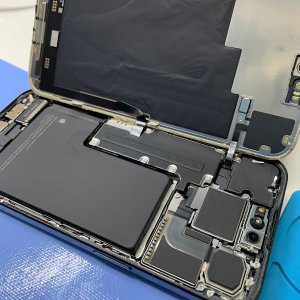 iPhone15ProMaxパネル交換修理| 取手市台宿| お急ぎの方も即日30分で対応致します!