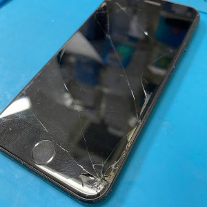 祝日営業中|iPhoneSE2パネル割れ修理| 取手市青柳| パネル交換も即日お渡しで修理対応しております‼︎