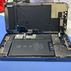 iPhone12 タッチ不良 液晶交換| 利根町もえぎ野台| 利根町の皆さん、iPhone即日対応お任せください！