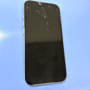 【iPhone15 フロントパネル交換】15シリーズの修理を最短格安で直せます!!|伊勢崎市南千木町
