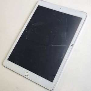 【iPad 第8世代 フロントパネル(画面ガラス)交換】iPadの画面割れで取替を検討されている方は是非ご相談ください。取替よりもお得な修理をしませんか?|根室市有磯町