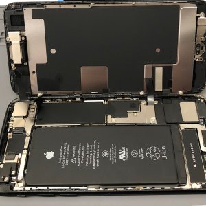 iPhone SE2 ◎フロントパネル交換　¥5,980-   ●日高市中鹿山からお越しのお客様