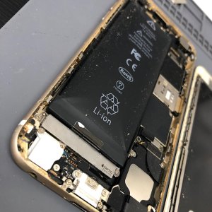 iPhone 6S 「バッテリー膨張の為」 ◎バッテリー交換　¥4,980-  ●狭山市笹井からお越しのお客様