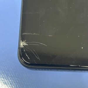 【iPhone11 フロントパネル交換】落下でひび割れた画面を即日修理！｜伊勢崎市韮塚町