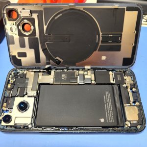 【iPhone14 背面充電交換】ワイヤレス充電が反応しない…背面充電パーツ交換で解決!!｜前橋市元総社町