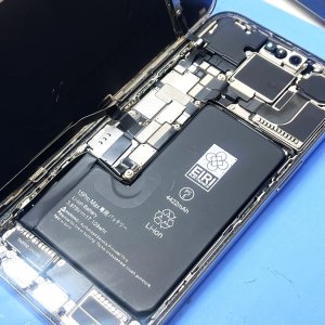 【iPhone15ProMax バッテリー交換】|充電中に異常な発熱…それ注意が必要です|前橋市元総社町