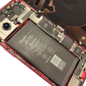 【iPhone14Plus バッテリー交換】充電が半日位しか持たなくなってしまったら、、バッテリー交換をして快適に過ごしませんか!|前橋市前箱田町