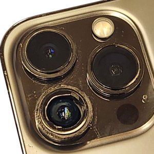 【iPhone13ProMax アウトカメラレンズ交換】カメラレンズが割れただけでも修理可能です!症状が悪化する前にご相談ください。| 根室市有磯町