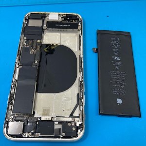 iPhoneSE2 バッテリー交換| 守谷市薬師台| バッテリー交換も即日修理致します!