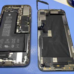 iPhoneXS ブラックアウト 液晶交換| 龍ケ崎市白羽| 液晶交換も即日お渡しで修理対応しております‼︎