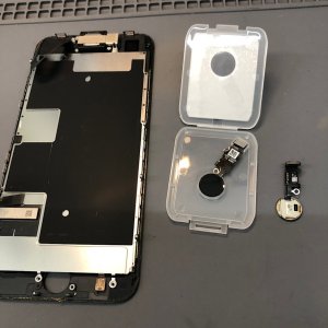 iPhone SE2 ◎ホームボタン交換  ●狭山市上広瀬からお越しのお客様