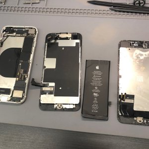 iPhone SE2 ◎フロントパネル交換 ¥5,980- ◎バッテリー交換 ¥4,980- ◎ホームボタン交換 ¥9,130-  ●所沢市からお越しのお客様