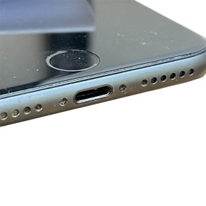 iPhone SE3 ライトニング清掃