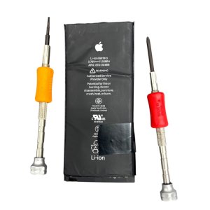 皆様こんにちは！ スマホ修理SHOP 長野駅前店ございます！ 本日は長野市からお越しのお客様より【iPhoneXR バッテリー交換】を承りました！  本日は「長く使っているので充電の減りが早いから交換お願いできますか？」とご連絡をいただき御来店いただき、在庫もございましたので交換をさせていただきました！バッテリー交換でしたので1時間ほどお時間をいただき、バッテリーの交換も完了し、お渡しした際には「助かりました！ありがとうございます！」とおっしゃっていただけました！  在庫次第ではございますが、液晶交換、バッテリー交換は即日修理可能ですのでお気軽のご相談ください！！  スマホ修理SHOP長野駅前店では、iPhone以外にもiPadやAppleWatchなどの修理も行っております。 お電話でのご相談も承っておりますので、お気軽にご相談くださいませ！ 皆様のご来店を心よりお待ちしております！