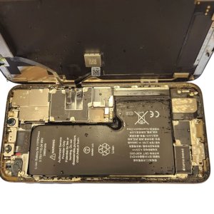 【iPhone11Pro Max 水没修理・液晶交換】水没した時は、充電をせずにそのまますぐお持ちください!| 根室市宝林町