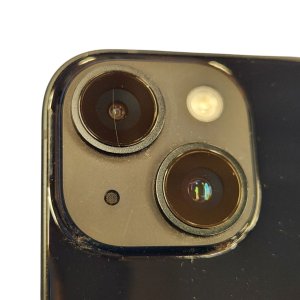 【iPhone13 アウトカメラレンズ交換】きれいに撮影できなくなったと思ったら原因はカメラレンズのヒビ割れかも…当店までご相談ください!| 根室市花園町