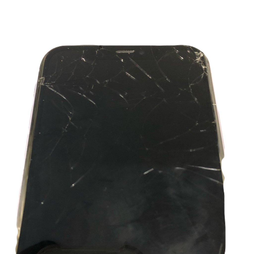 iPhone 11 ◎フロントパネル交換 ¥7,980- ●飯能市南川からお越しのお客様