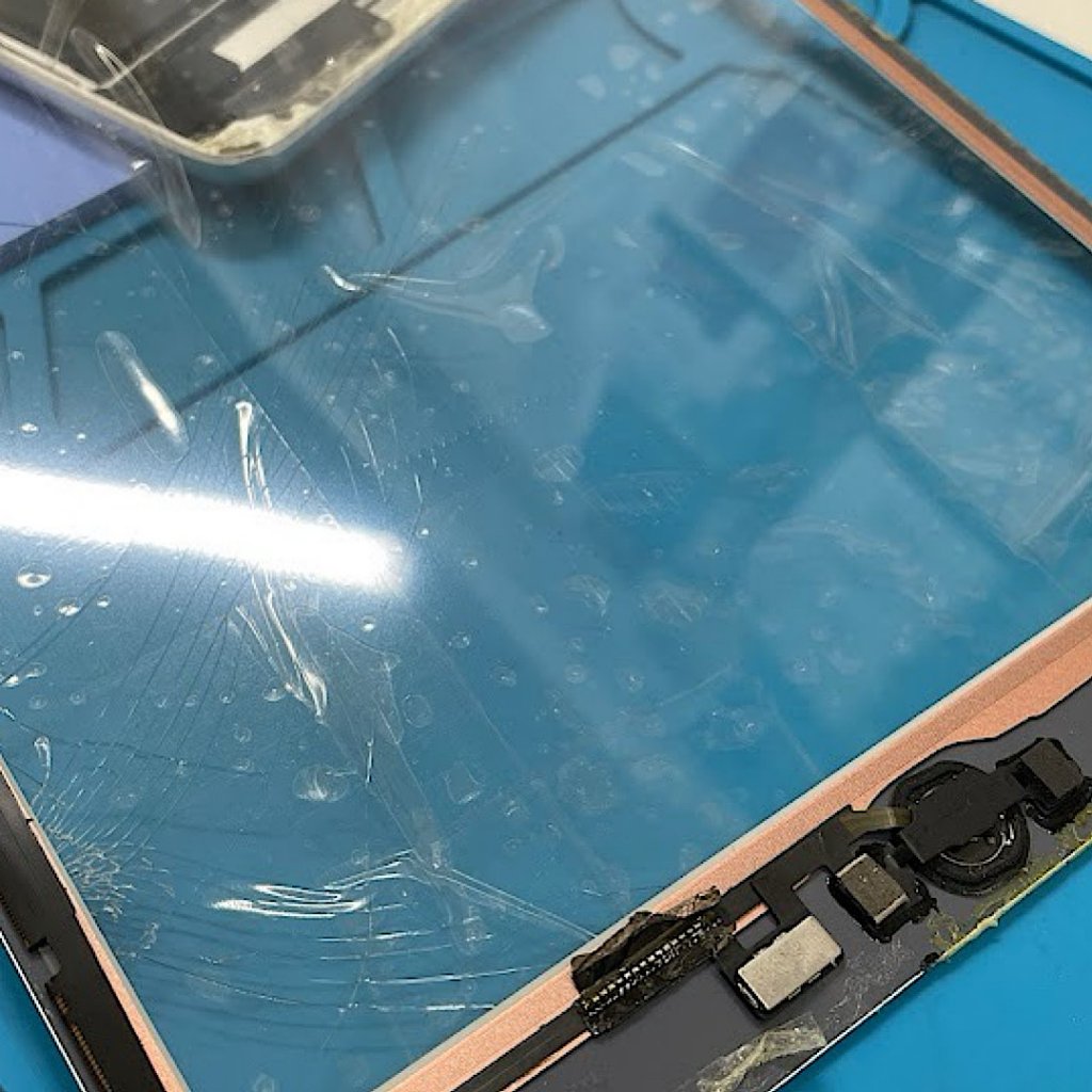 iPad 7 ガラスパネル交換| つくばみらい市中原| パネル交換も電話予約で即日お渡しの修理対応しております‼︎