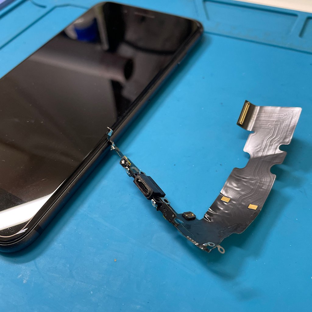 iPhone11 充電不良 ドックコネクター交換|龍ケ崎市寺後|充電口交換も即日お渡しで修理対応しております‼︎