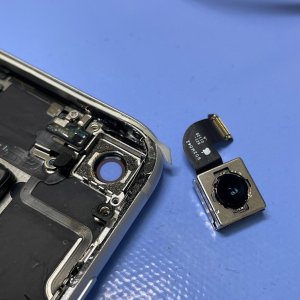 iPhoneSE3 アウトカメラ交換修理| つくばみらい市大和田|カメラ交換もご予約で即日修理対応!
