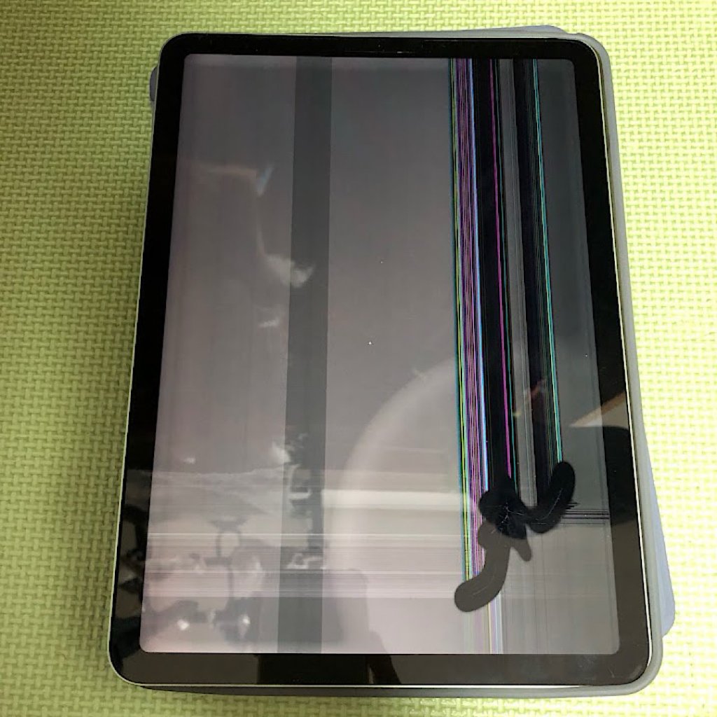 iPad10 画面に緑の線が入った 液晶交換| 守谷市百合ヶ丘| 液晶交換も電話予約で即日お渡しの修理対応しております‼︎